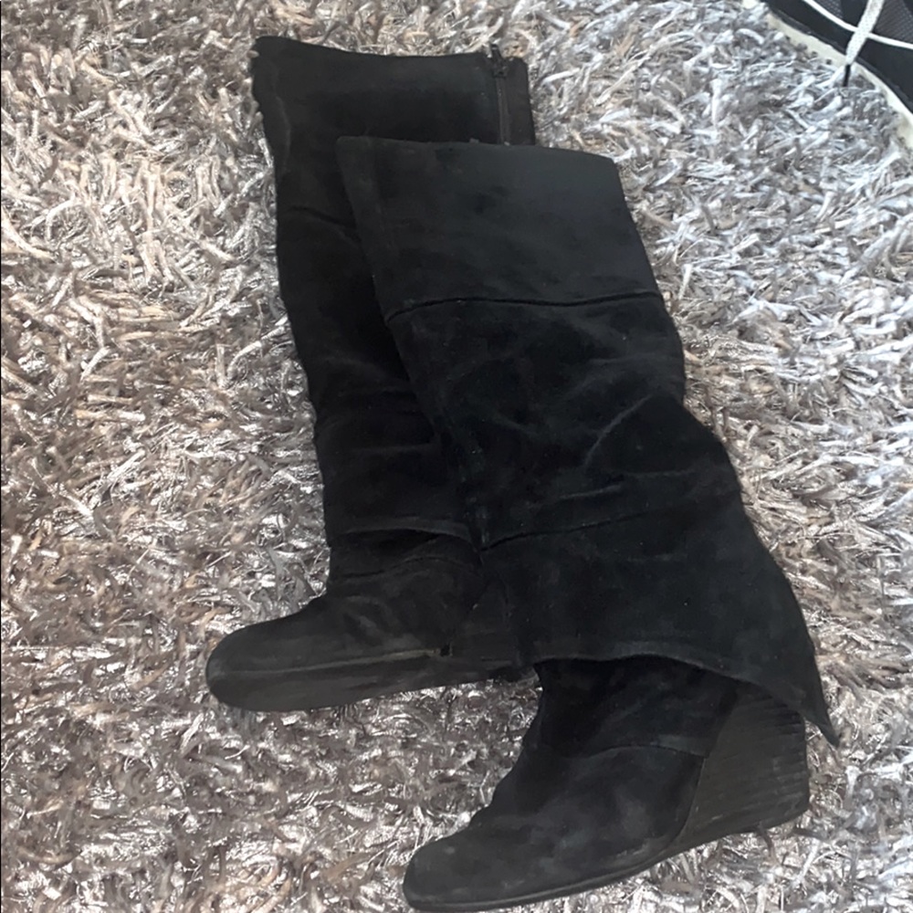 FERGIE Tall black boots